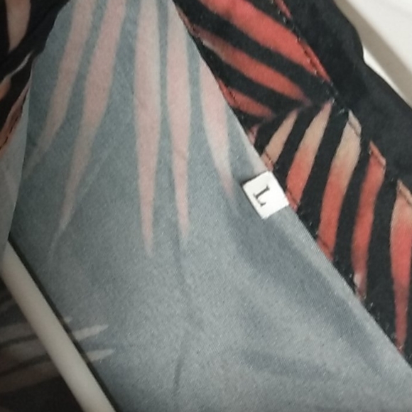 Tropical Leaf Pattern Short Sleeve Button Down - Picture 11 of 11